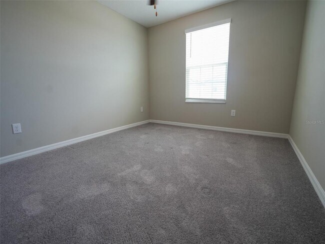 Building Photo - 402 Royal Empress Dr