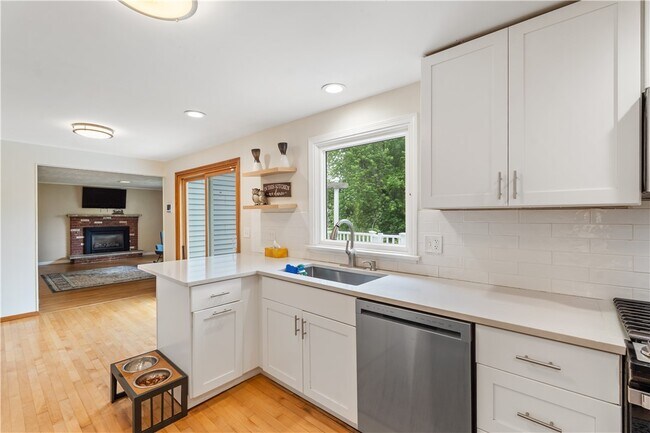 Building Photo - 20 Paddington Dr