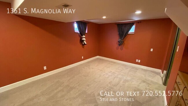 Building Photo - 1361 S Magnolia Way