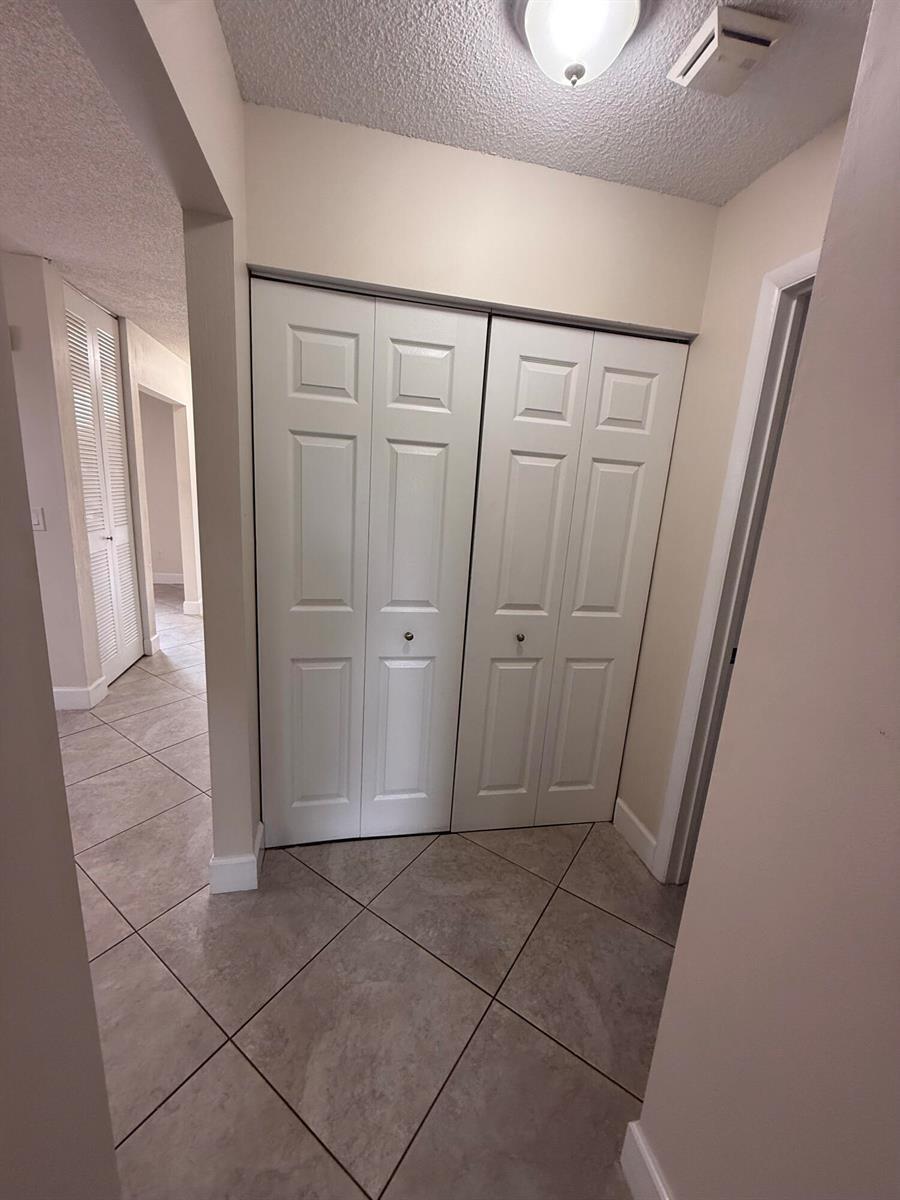 Building Photo - 1303 Lakeview Dr E