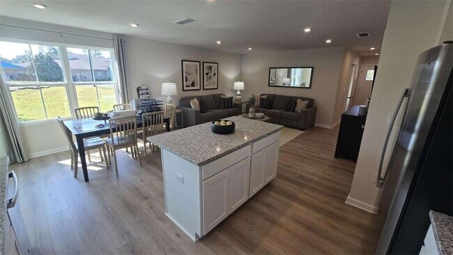 Building Photo - 12 Downing Dr