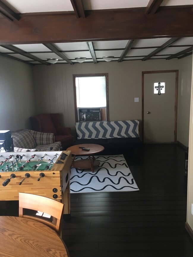 Building Photo - 1306 S 65th St