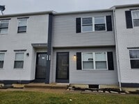 Building Photo - Renovated Townhome Near Sawmill