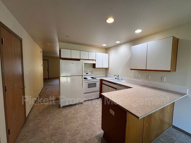 Building Photo - 680 Northpark Ln