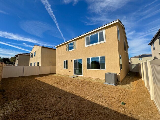 Building Photo - 5 bedroom Murrieta home for LEASE!