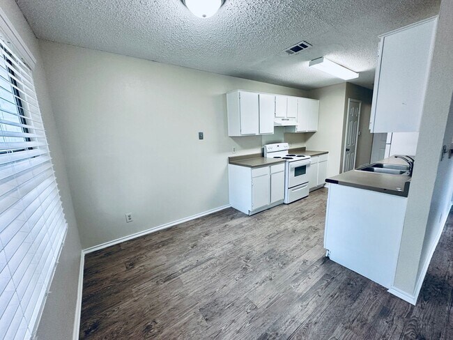 Building Photo - 379 Fantail Loop