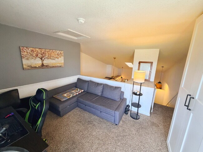 Building Photo - Rare opportunity to lease a golf course-view condo in one of Littleton's most convenient locations!