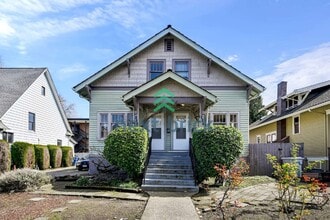 Building Photo - Charming 3-Bed Duplex in Renton - Spacious 1280 Sq Ft Haven!