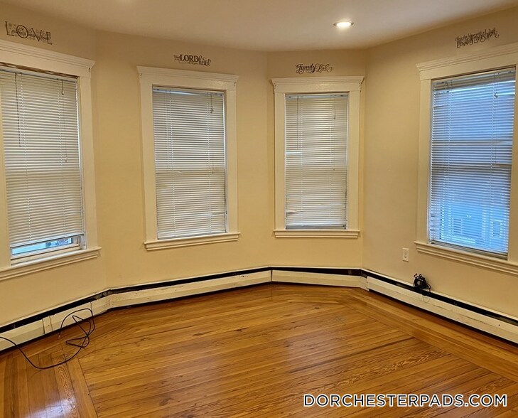 Building Photo - 42 Fenton St