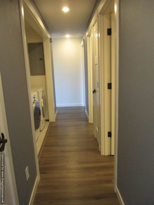 Building Photo - 2 Bedroom, 2 bathroom Northview Terrace Co...