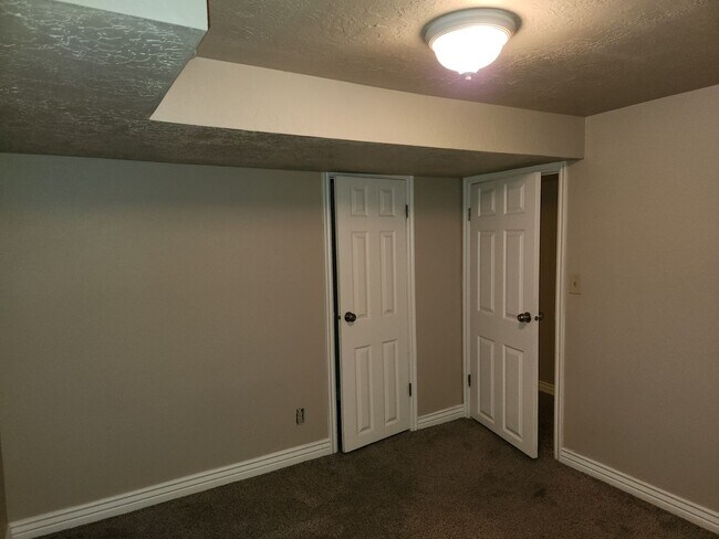 Building Photo - Spacious 5 Bd 2.5 Bath Home in Millcreek