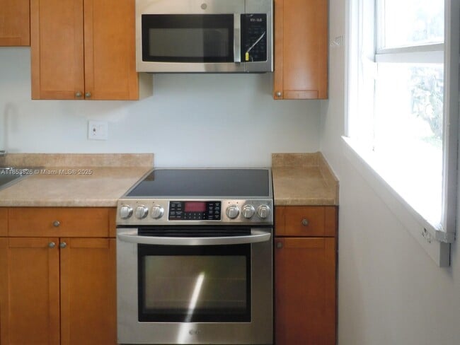 Building Photo - 2124 Taylor St