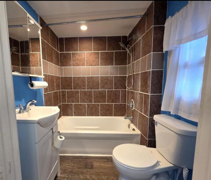 Building Photo - 2026 Ash St