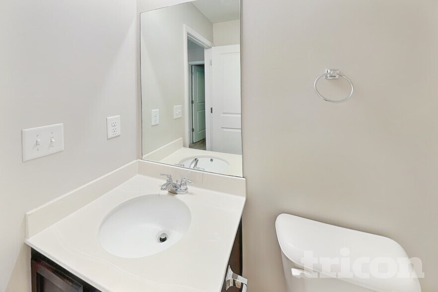 Building Photo - 216 Stillwood Dr