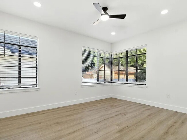 Building Photo - Fall Semester Move-In | Spacious 5BR Home in Ridgewood Park