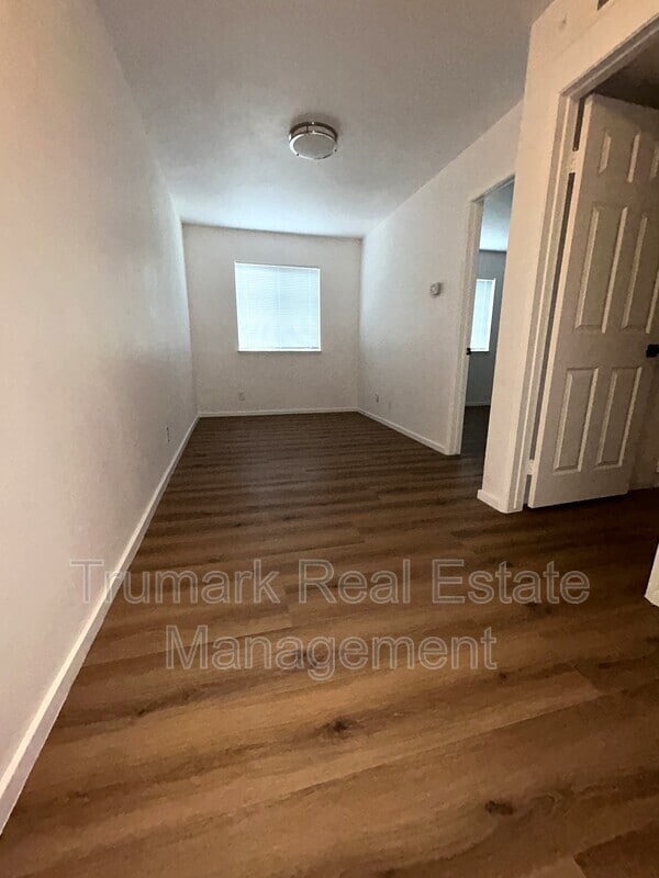 Building Photo - 3831 La Crescenta Ave