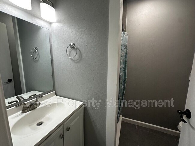 Building Photo - 2706 Graduate Ct