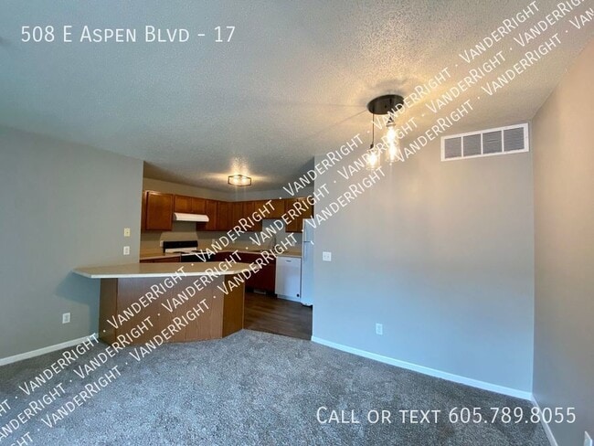 Building Photo - 508 E Aspen Blvd