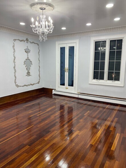 Building Photo - 1820 E 19th St