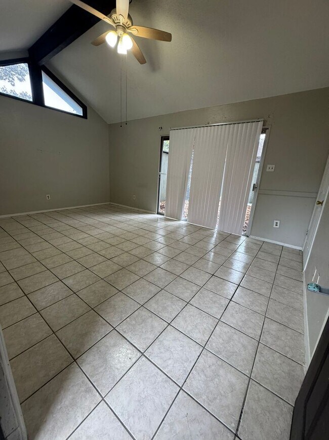 Building Photo - 4630 Country Creek Dr