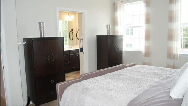 Building Photo - !! MOVE IN SPECIAL: $250 OFF on Second Mon...