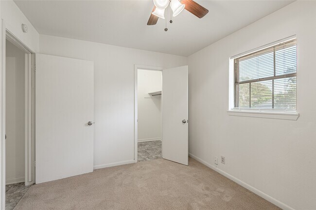 Building Photo - 2105 Avenue N