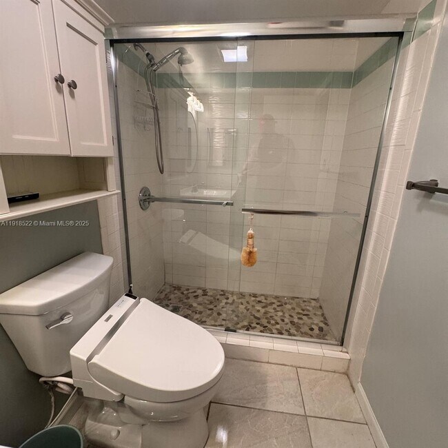 Building Photo - 12035 NE 2nd Ave