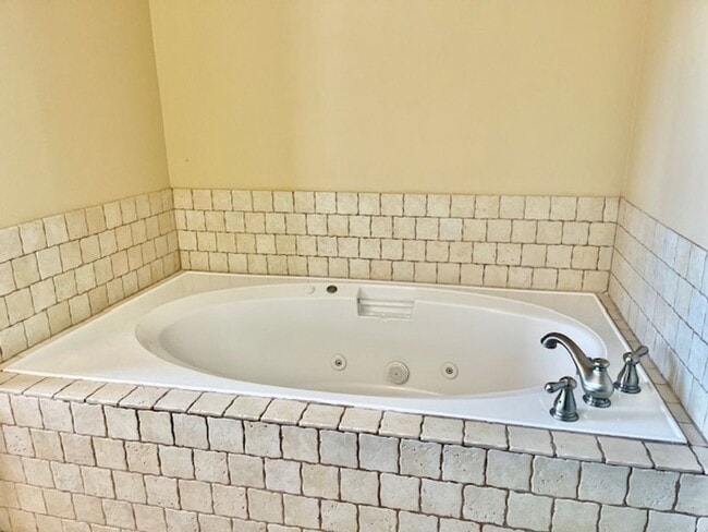 Building Photo - 127 Deer Run Trail NW