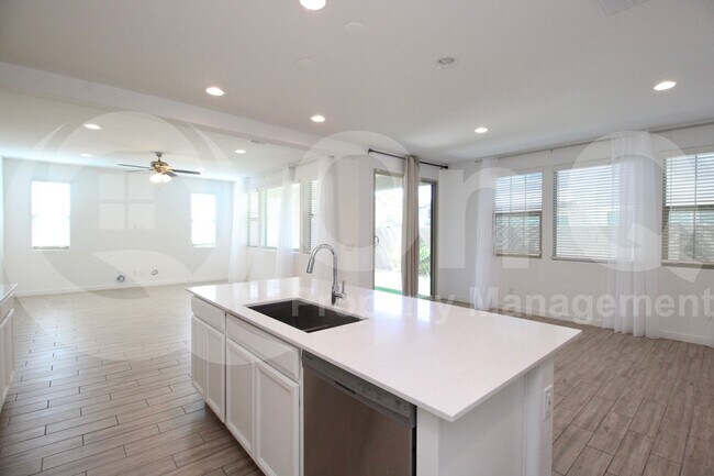 Building Photo - 2438 E Warbler Rd