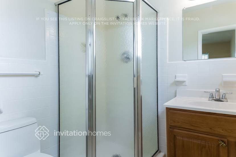 Building Photo - 883 W Country Club Cir