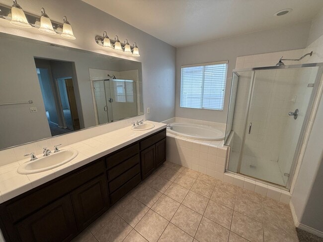 Building Photo - Elegant 4-Bedroom, 3-Bathroom Home with 3-...