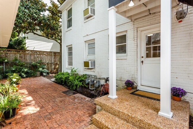 Building Photo - 2348 McClendon St