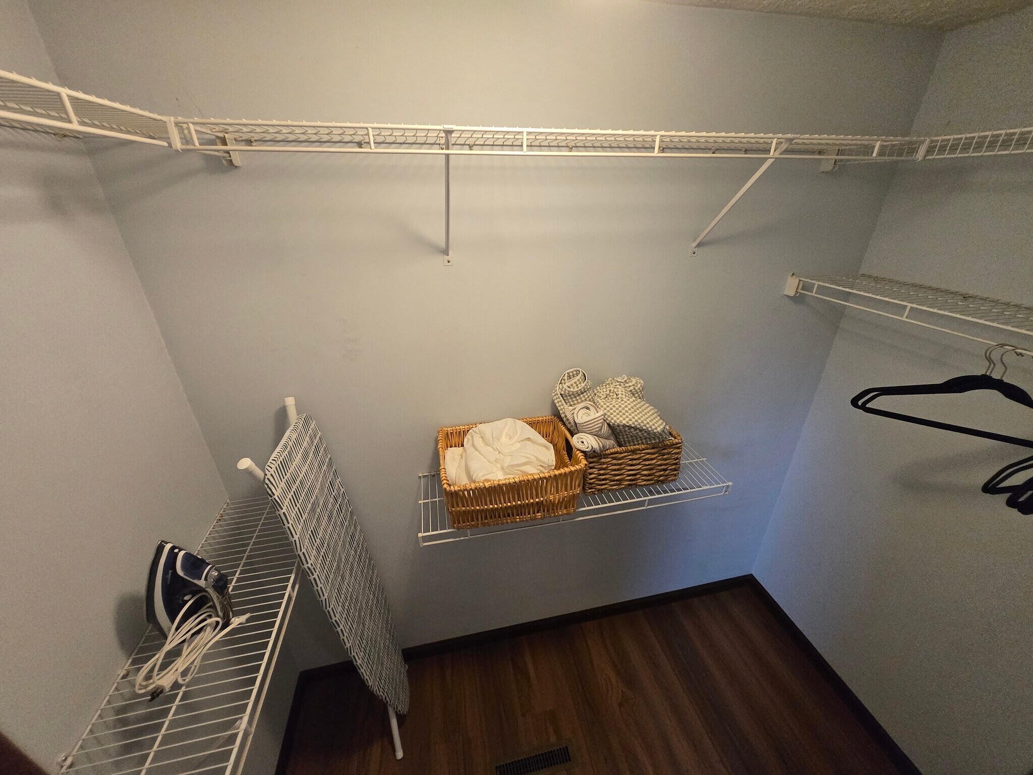 Building Photo - 1632 S Sycamore Ct