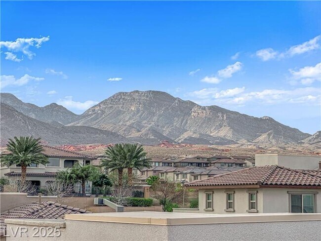 Building Photo - GORGEOUS FURNISHED TOWNHOME IN SUMMERLIN!!!