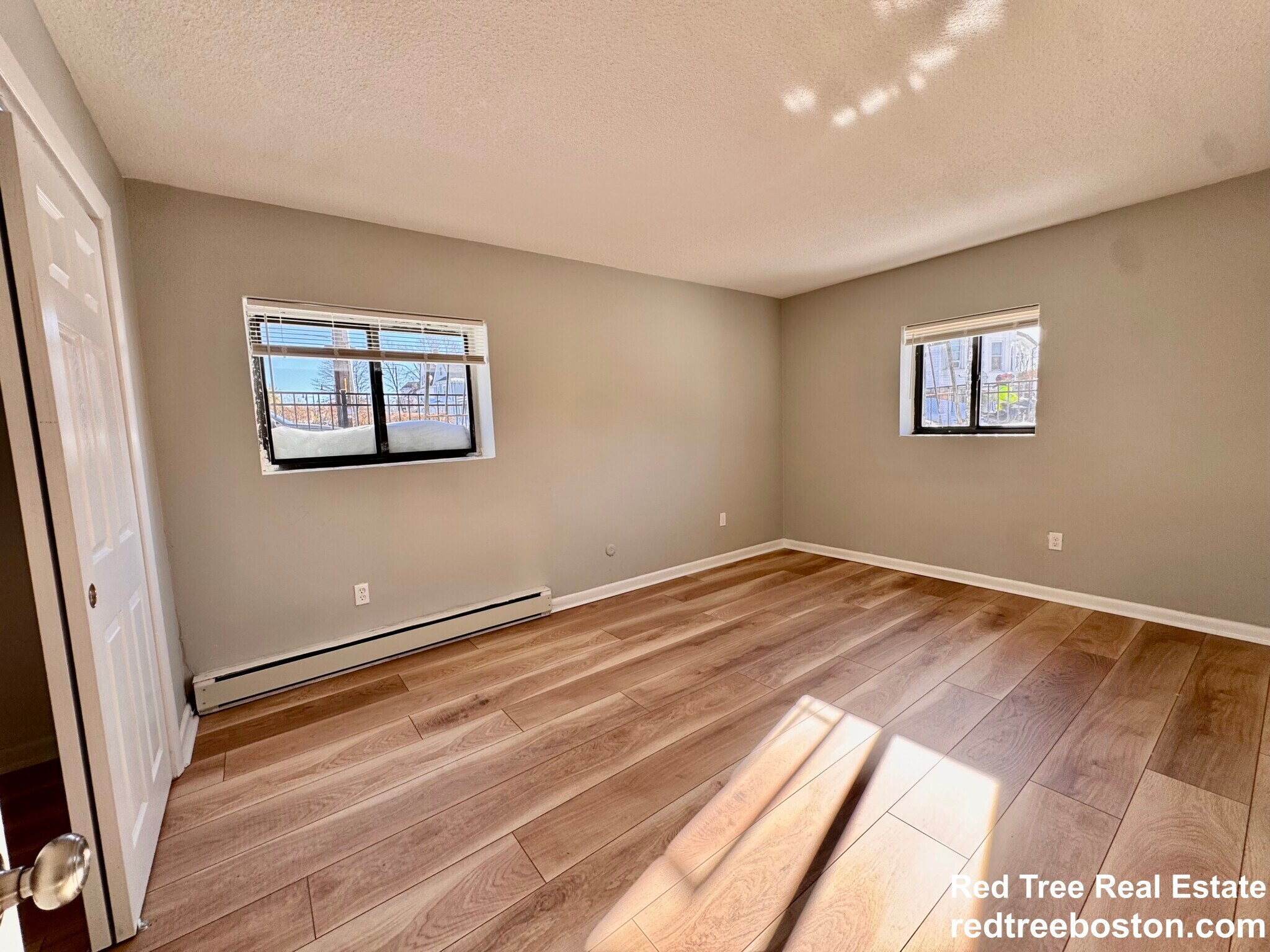 Building Photo - 837 River St