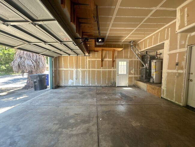 Building Photo - 325 Melbourne Dr