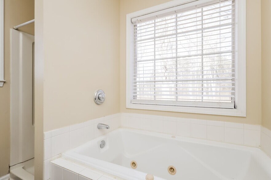 Building Photo - 153 Country Mill Ln