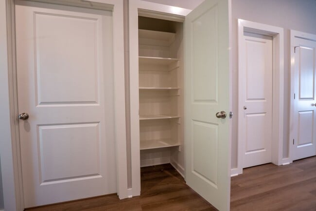 Building Photo - 1243 N Pink Ter