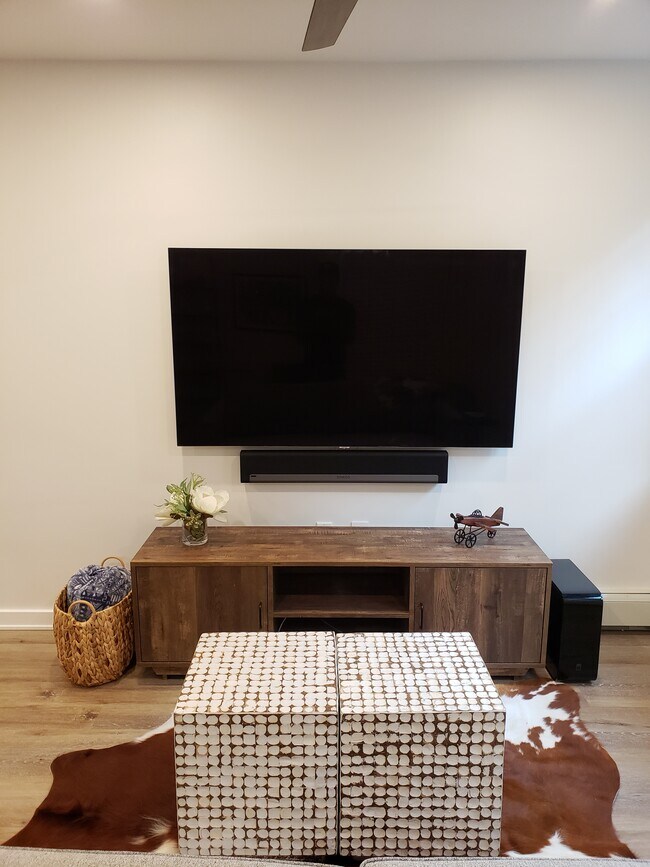 Building Photo - 15 E 117th St