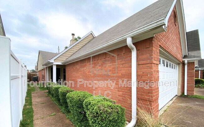 Building Photo - 1818 Winship Dr