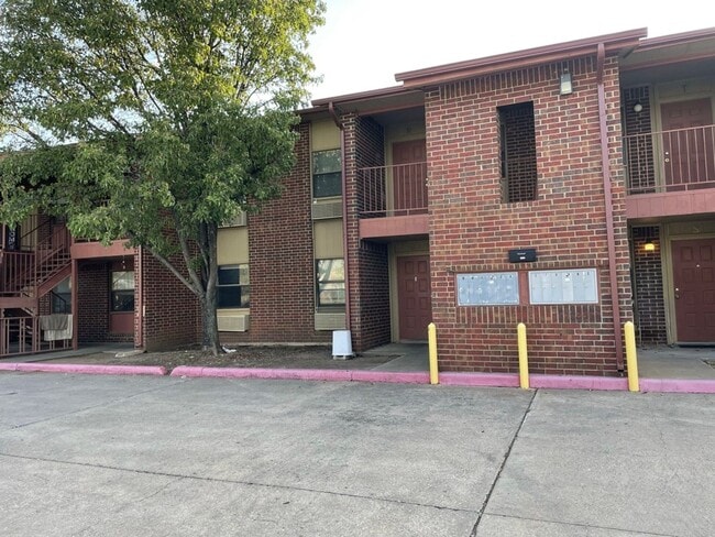 Building Photo - Buffalo Crossing