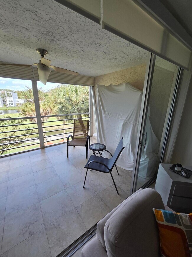 Building Photo - 1831 Sabal Palm Dr