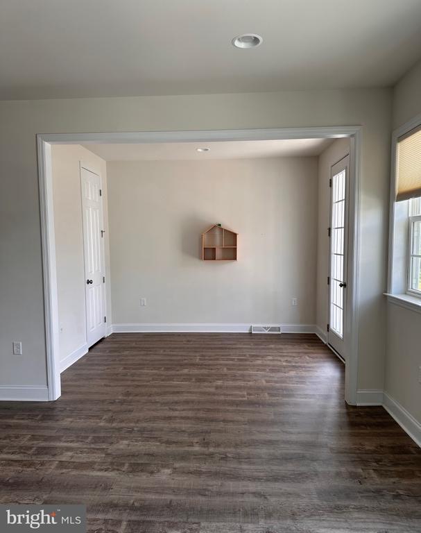 Building Photo - 562 Fawn Ln