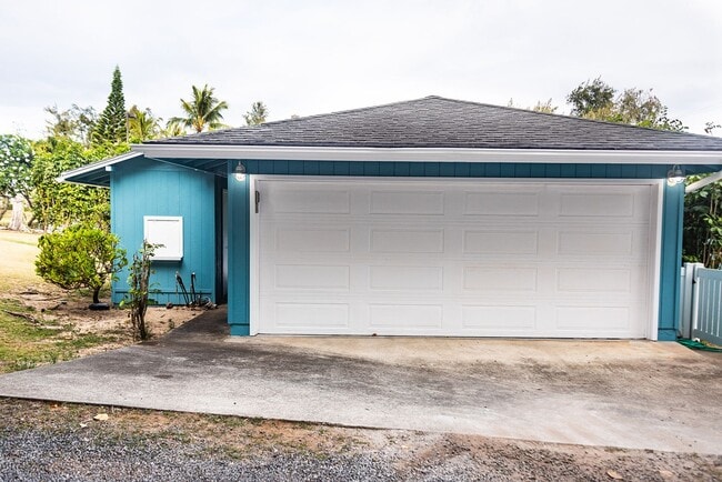 Building Photo - Oceanfront Malaekahana 3 bed / 2 bath Reno...
