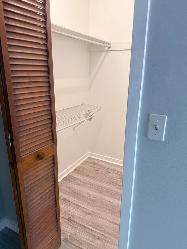 Building Photo - Spacious 2BR 2BA townhome in Village Creek!
