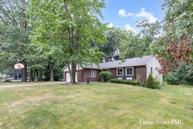 Building Photo - Charming 3-Bedroom Home in Walker – Conven...