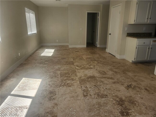 Building Photo - 8428 Oyster Dr