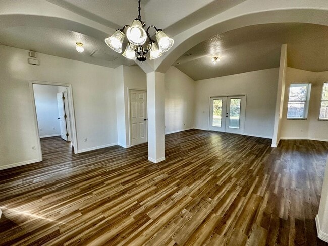 Building Photo - *Move In Ready* Bright & Spacious 3BR/2BA Home with Open Layout & Huge Backyard in Orlando