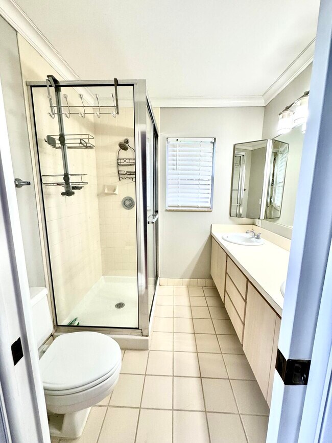 Building Photo - 2813 SW Lakemont Pl