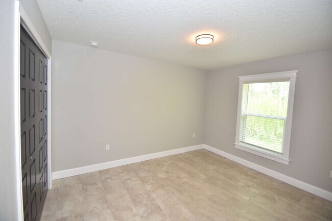 Building Photo - 86 Laramie Dr